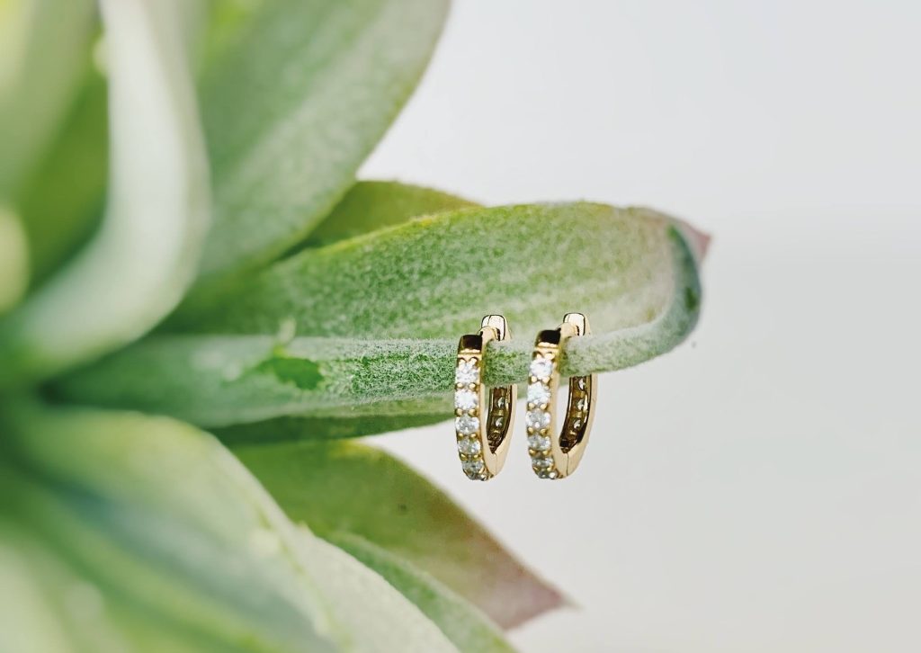 YOUR GUIDE TO DIAMOND HOOP EARRINGS