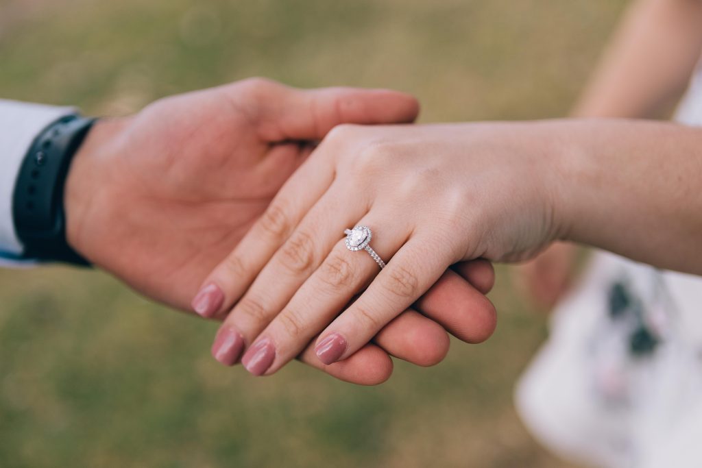 ENGAGEMENT RING CARE GUIDE: 5 THINGS YOU SHOULD BE DOING